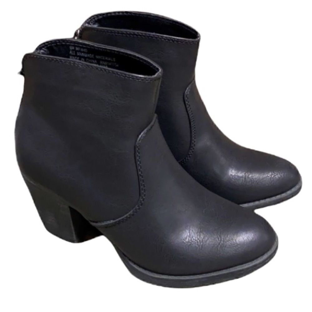 Wholesale Boutique ZipUp Black Ankle Bootie NEW in box